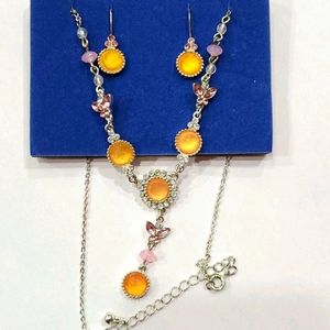 Avon pretty pastel y necklace giftset